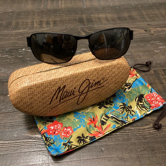 Maui Jim Other - 2x Host Pick 💕Maui Jim Black Coral sunglasses